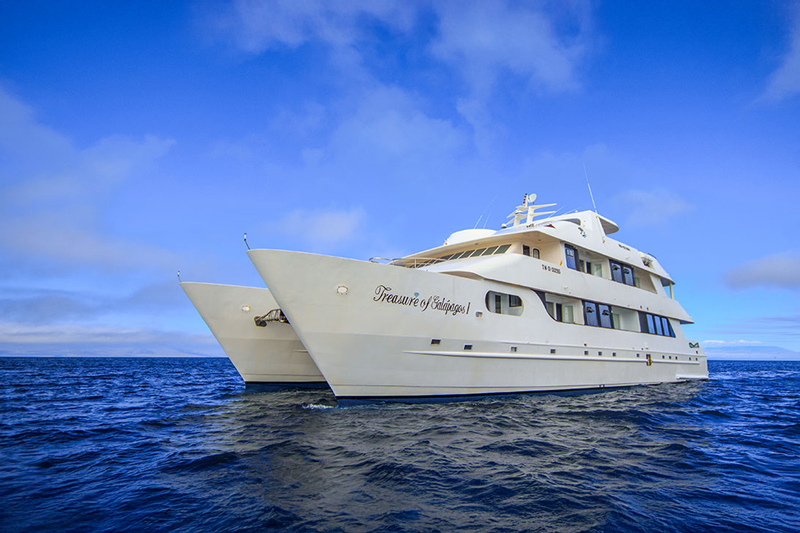 galapagos-treasure-catamaran